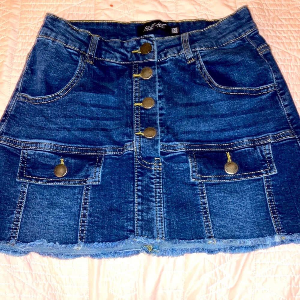 Blue denim fitted skirt
